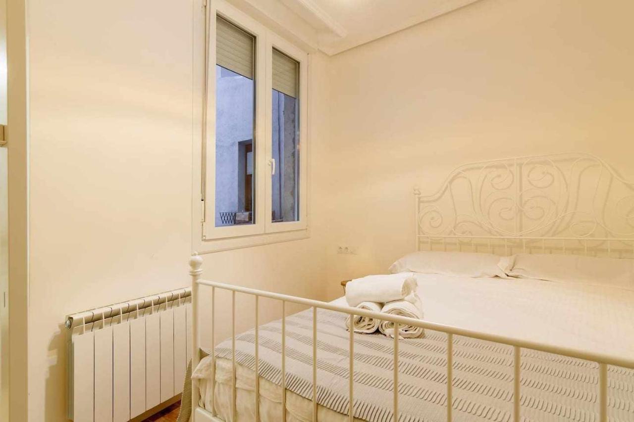 Vivienda Turistica Estilosa En La Zona Vieja Bilbao Eksteriør billede