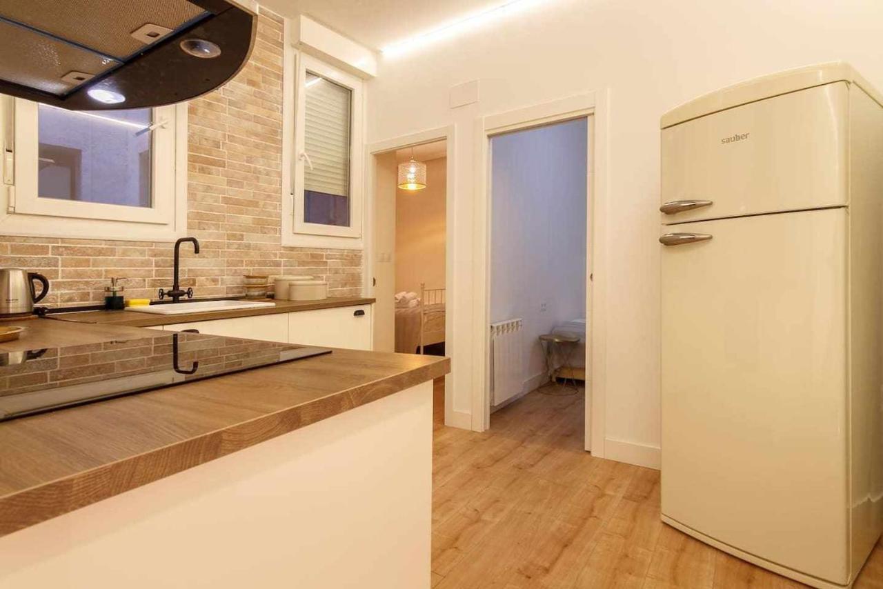 Vivienda Turistica Estilosa En La Zona Vieja Bilbao Eksteriør billede